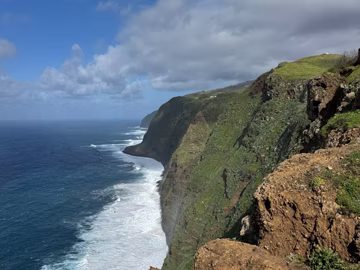 Обрив Понта-ду-Паргу на Мадейрі.