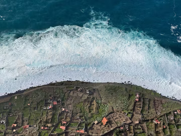 А це вид з обриву вниз. Робити цей кадр було дещо лячно.