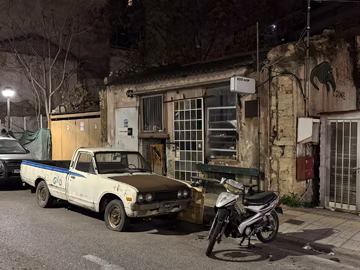 Афіни офігезні. Смачні, колоритні, гостинні. І дуже контрастні.