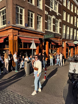 Гуляли з сестрою [Амстердамом](/amsterdam/). Під час golden hour було особливо гарно.