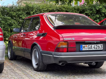 Знайшов у Мюнхені [неймовірний Saab 900 Turbo](https://t.me/ilovesaab/21).