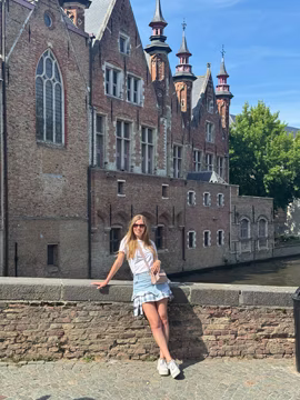 Повернувся у [Брюгге](/bruges/). Надзвичайно гарне місто.