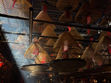 Люблю цей кадр з храму Маньмоу у Гонконгу.