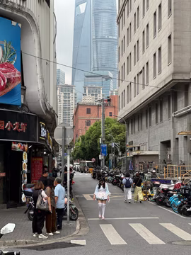 Шанхай — дуже велике й дуже контрастне місто.