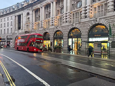 Мій автобусний фаворит — New Routemaster, що називають також Borismaster, бо автобус розробили та запустили під час каденції Бориса Джонсона на посаді мера Лондона. Докладніше про автобус: [en.wikipedia.org](https://en.wikipedia.org/wiki/New_Routemaster)